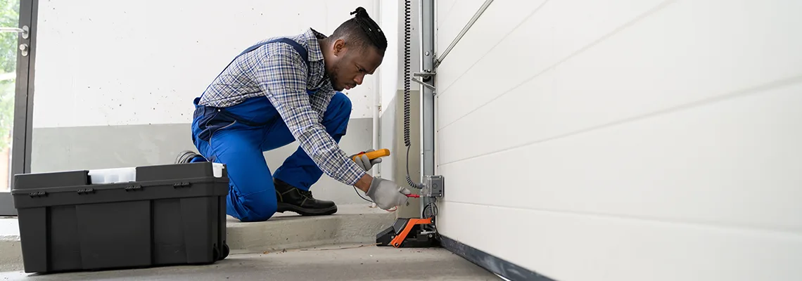 Repair Garage Door Not Closing But Light Flashing in Newmarket, ON